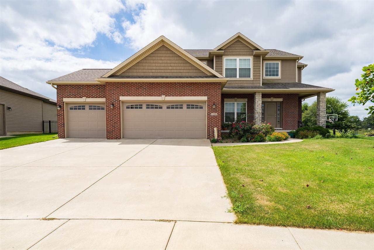 1525 Stoneroller Cir., Bloomington, IL 61705