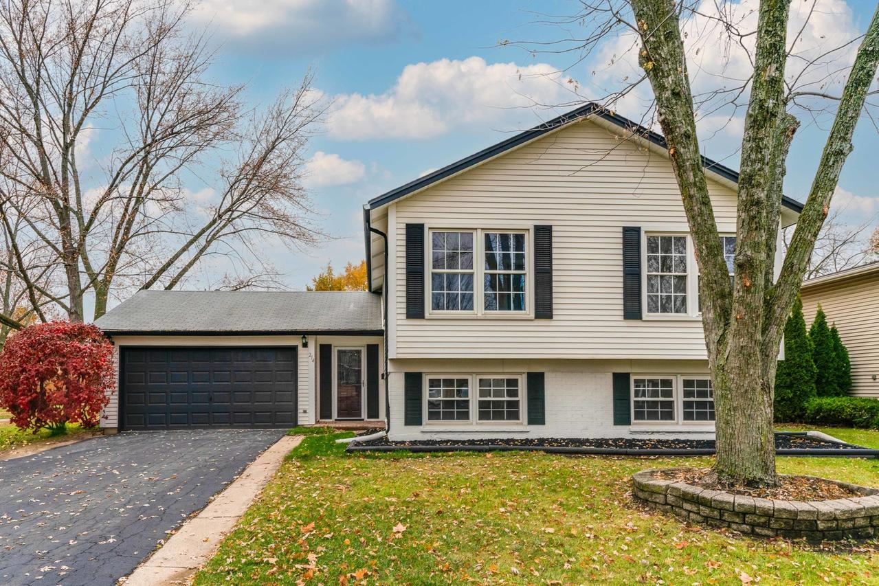 214 W Hintz Rd., Arlington Heights, IL 60004