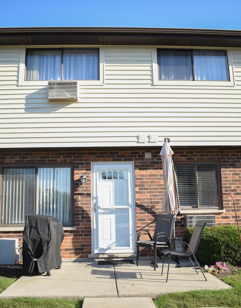 9072 Archer Ave. #E, Willow Springs, IL 60480