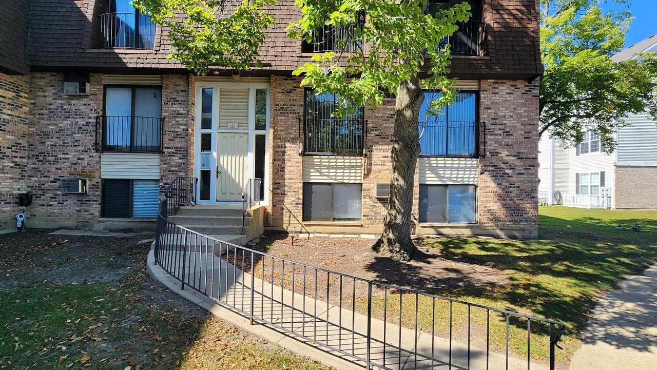161 N Waters Edge Dr. #202, Glendale Heights, IL 60139