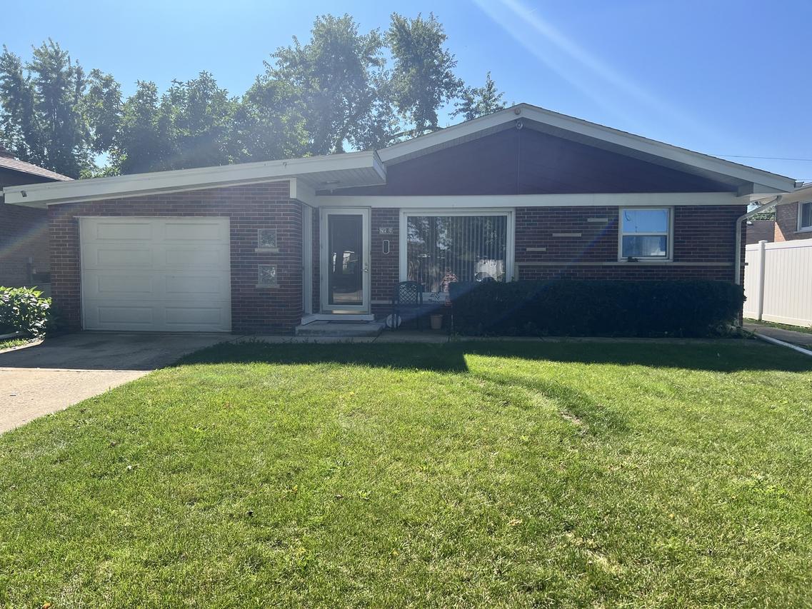 2202 Tamarack Dr., Joliet, IL 60432