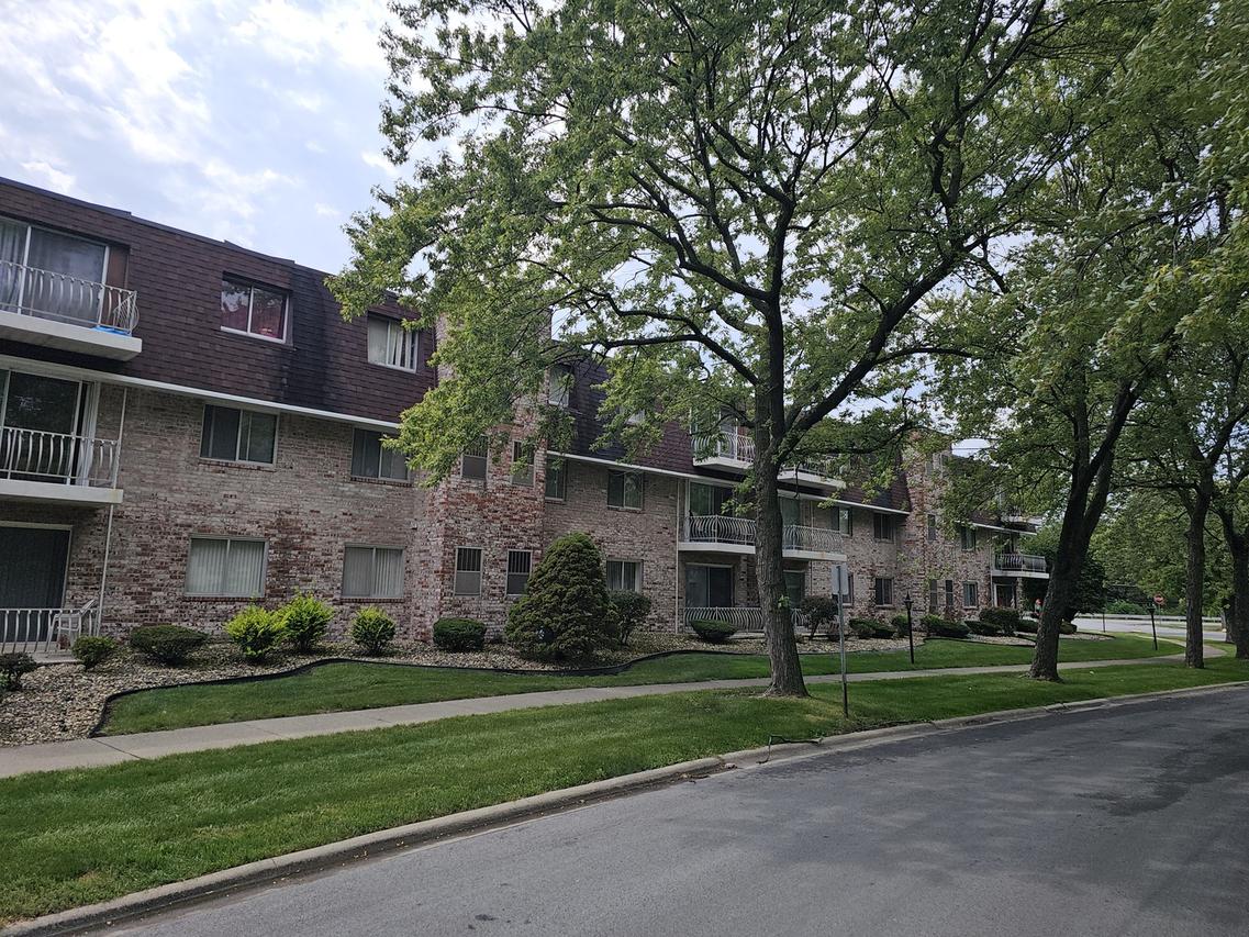 3235 S Manor Dr. #306, Lansing, IL 60438