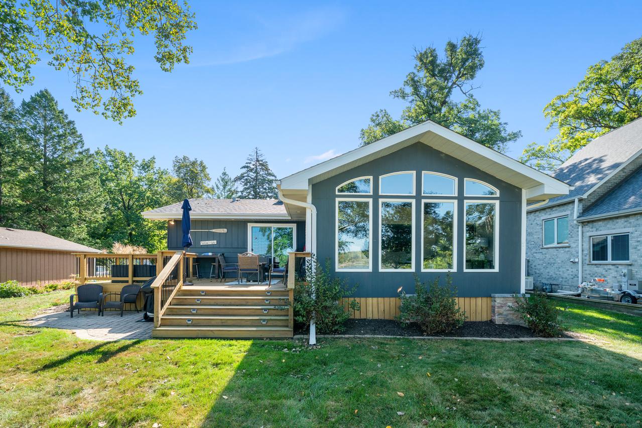 811 Lake Holiday Dr., Lake Holiday, IL 60548