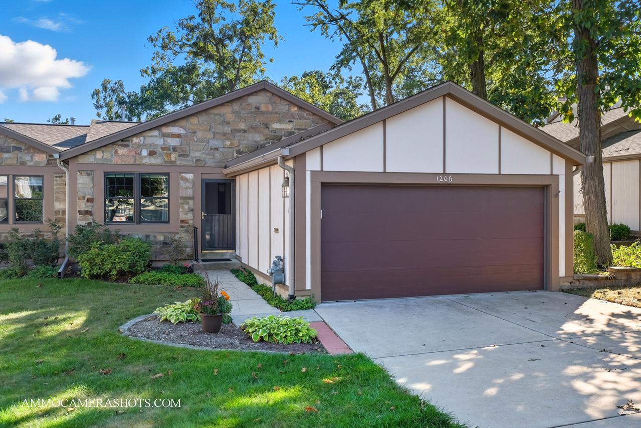 1206 Wheaton Oaks Dr., Wheaton, IL 60187