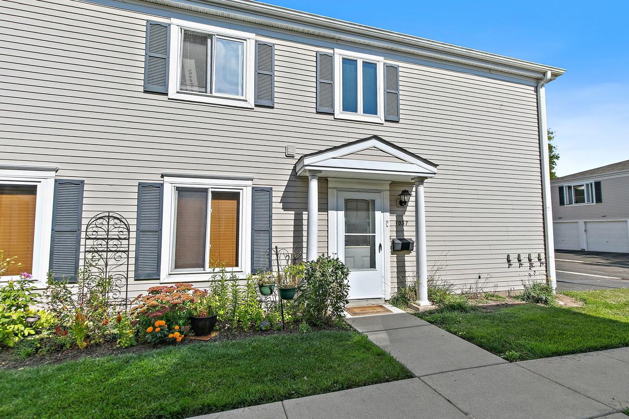 1037 Cove Dr. #135D, Prospect Heights, IL 60070