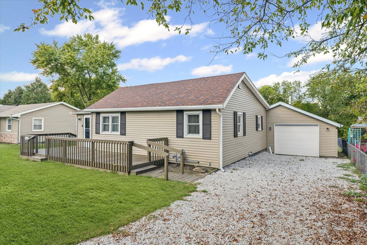 1910 Adams St., Tilton, IL 61833