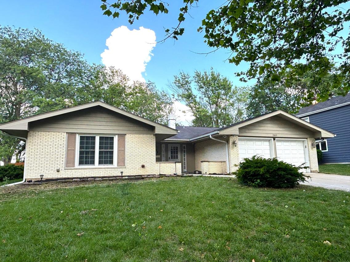 2S651 Ashley Dr., Glen Ellyn, IL 60137