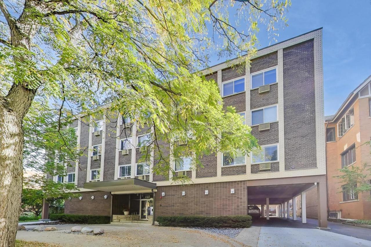 222 N Grove Ave. #2D, Oak Park, IL 60302