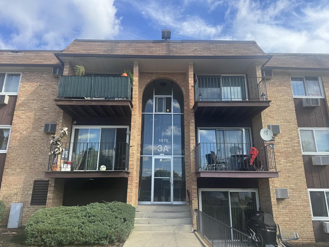 1075 Higgins Quarters Dr. #3-208, Hoffman Estates, IL 60169