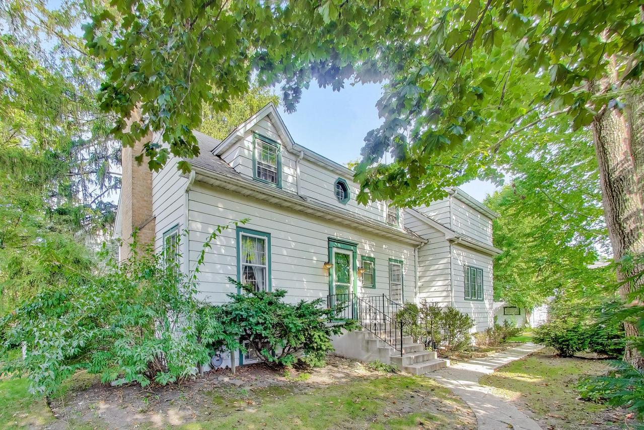 2113 Forestview Rd., Evanston, IL 60201