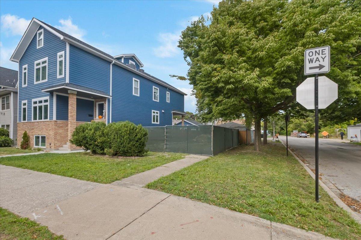 5000 W Argyle St., Chicago, IL 60630