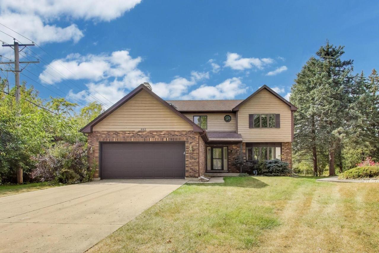 552 Irvington Ct., Bartlett, IL 60103