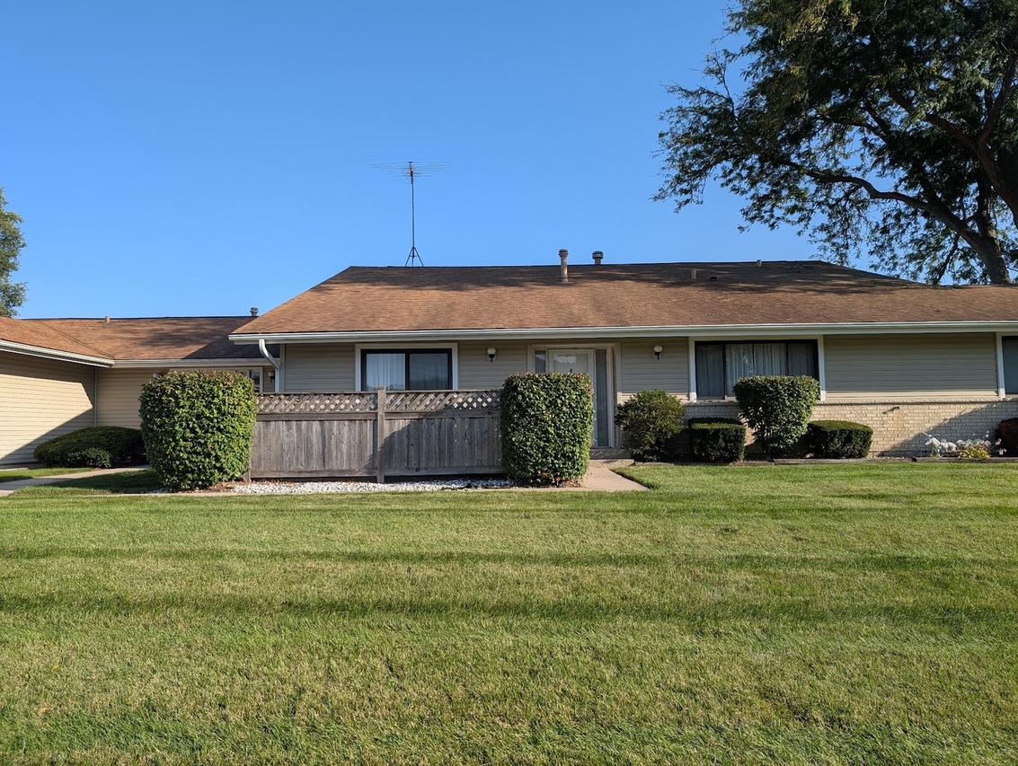 4913 W Oakwood Dr. #B, Mchenry, IL 60050