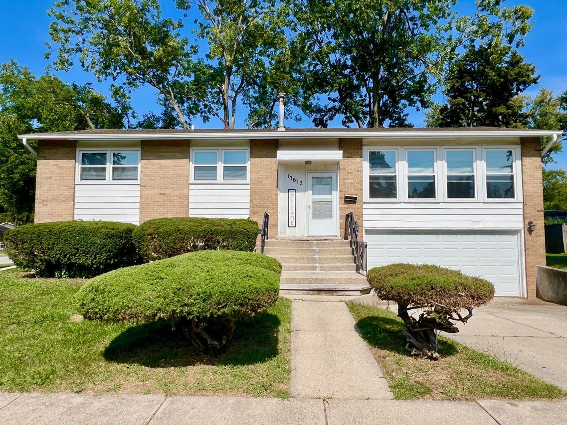 17613 Grandview Dr., Hazel Crest, IL 60429