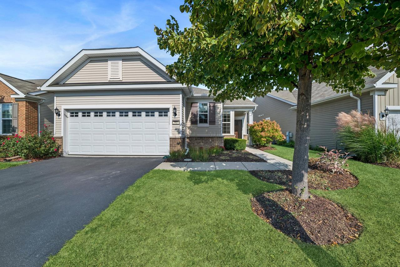 2915 Stoney Creek Dr., Elgin, IL 60124