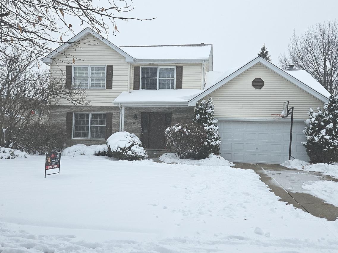 2011 Maplewood Cir., Naperville, IL 60540