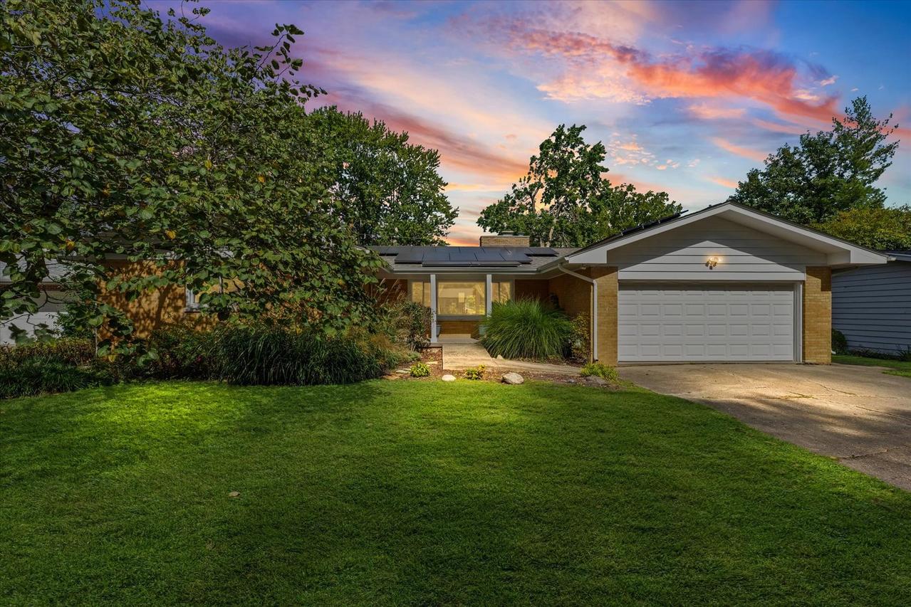 602 E Burkwood Ct., Urbana, IL 61801