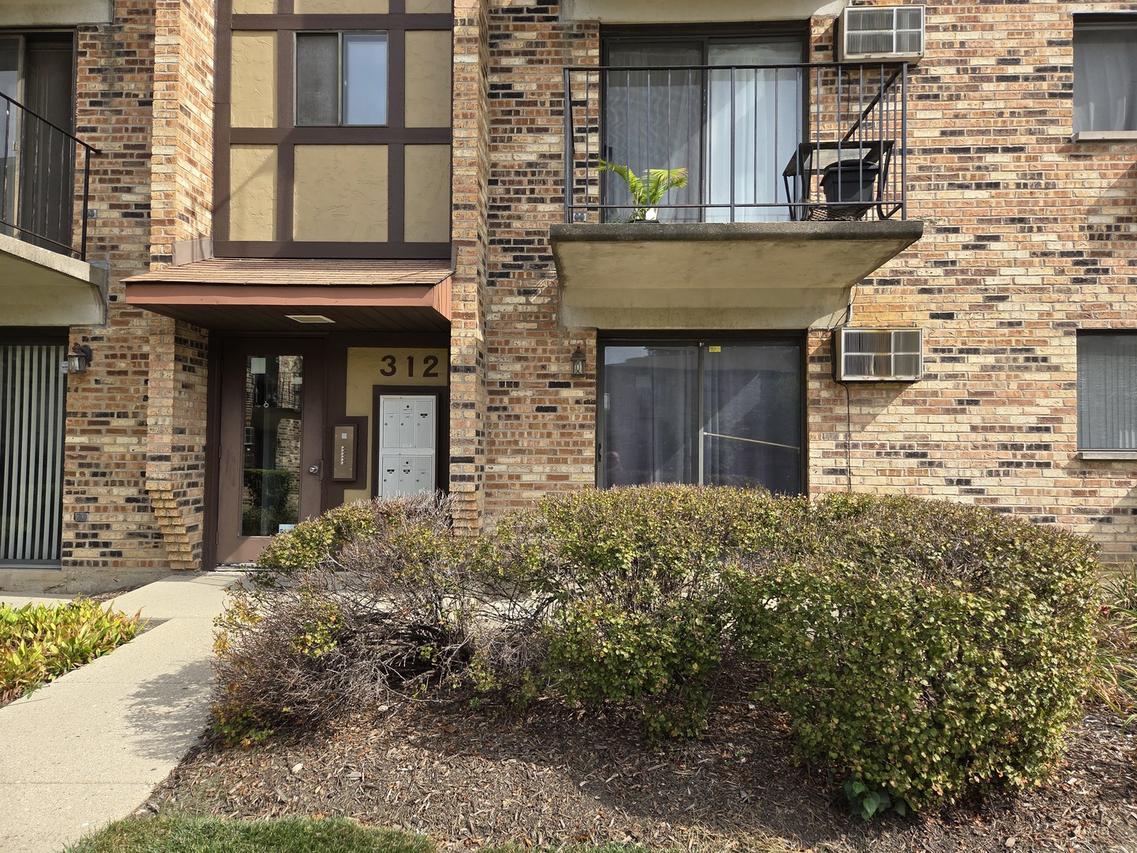 [Address Hidden by Seller], Carol Stream, IL 60188