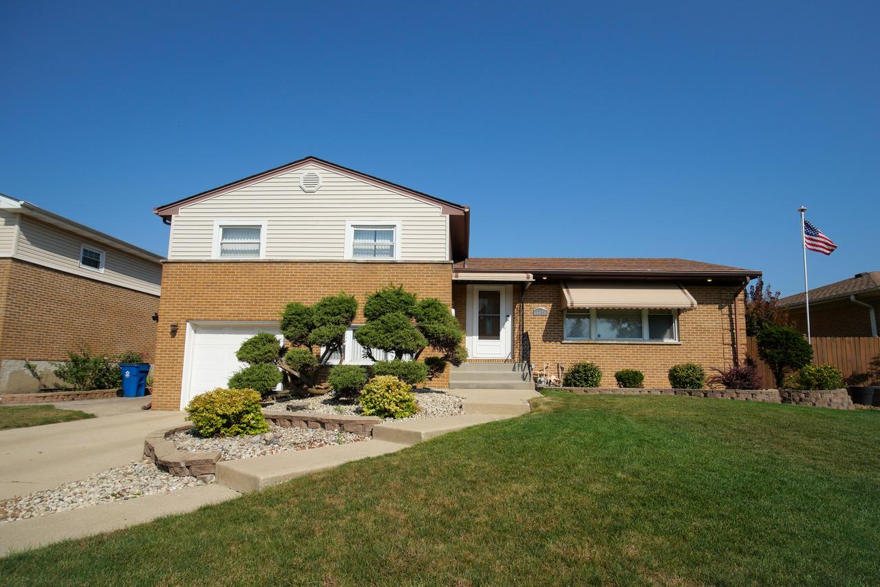 1209 Helen Dr., Melrose Park, IL 60160