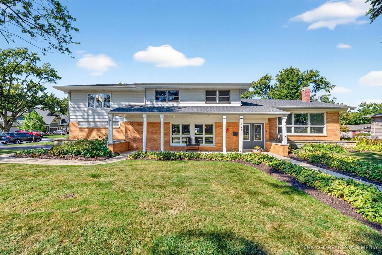 225 Elmwood Dr., Naperville, IL 60540