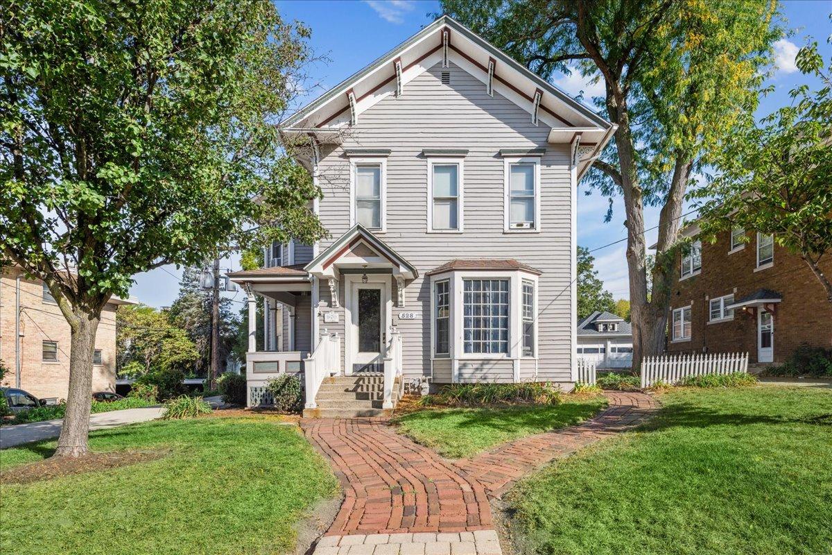 528 E Chicago St., Elgin, IL 60120