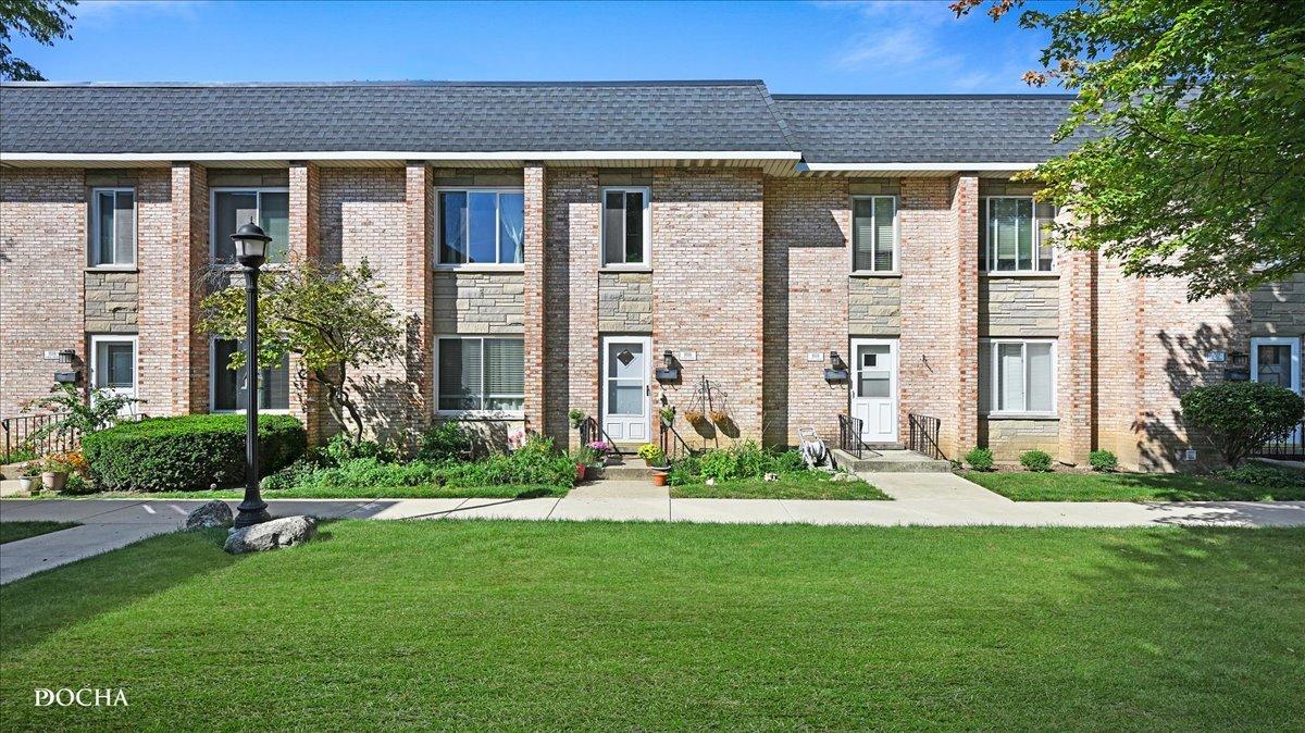 1016 N Mill St. #5, Naperville, IL 60563