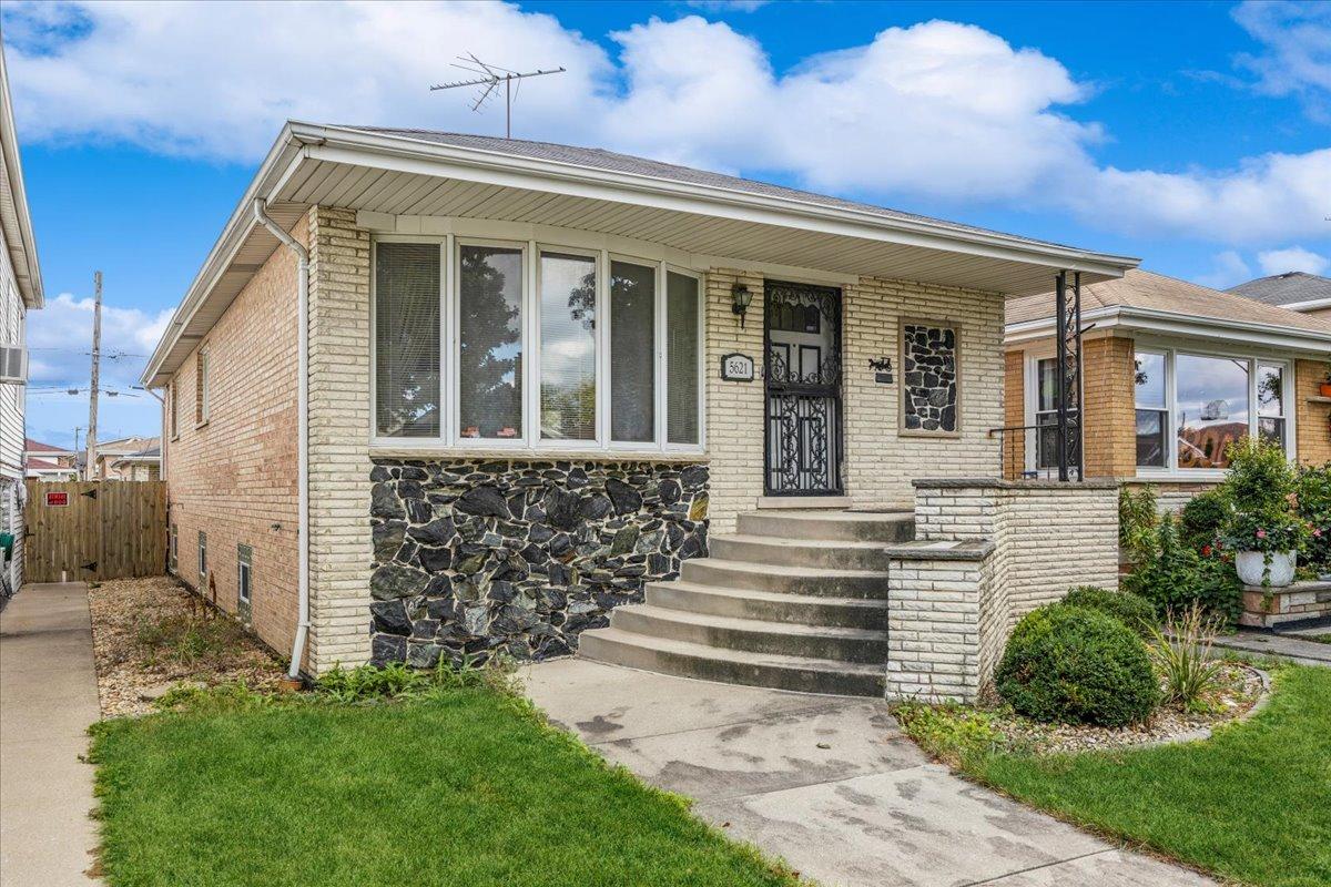 5621 S Moody Ave., Chicago, IL 60638