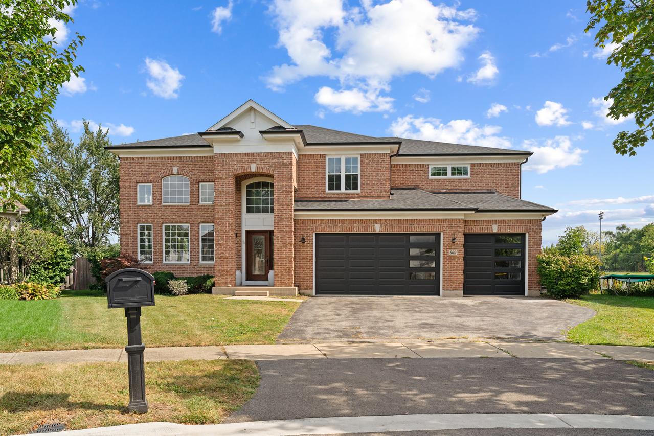 669 Redmond Ct., Bensenville, IL 60106