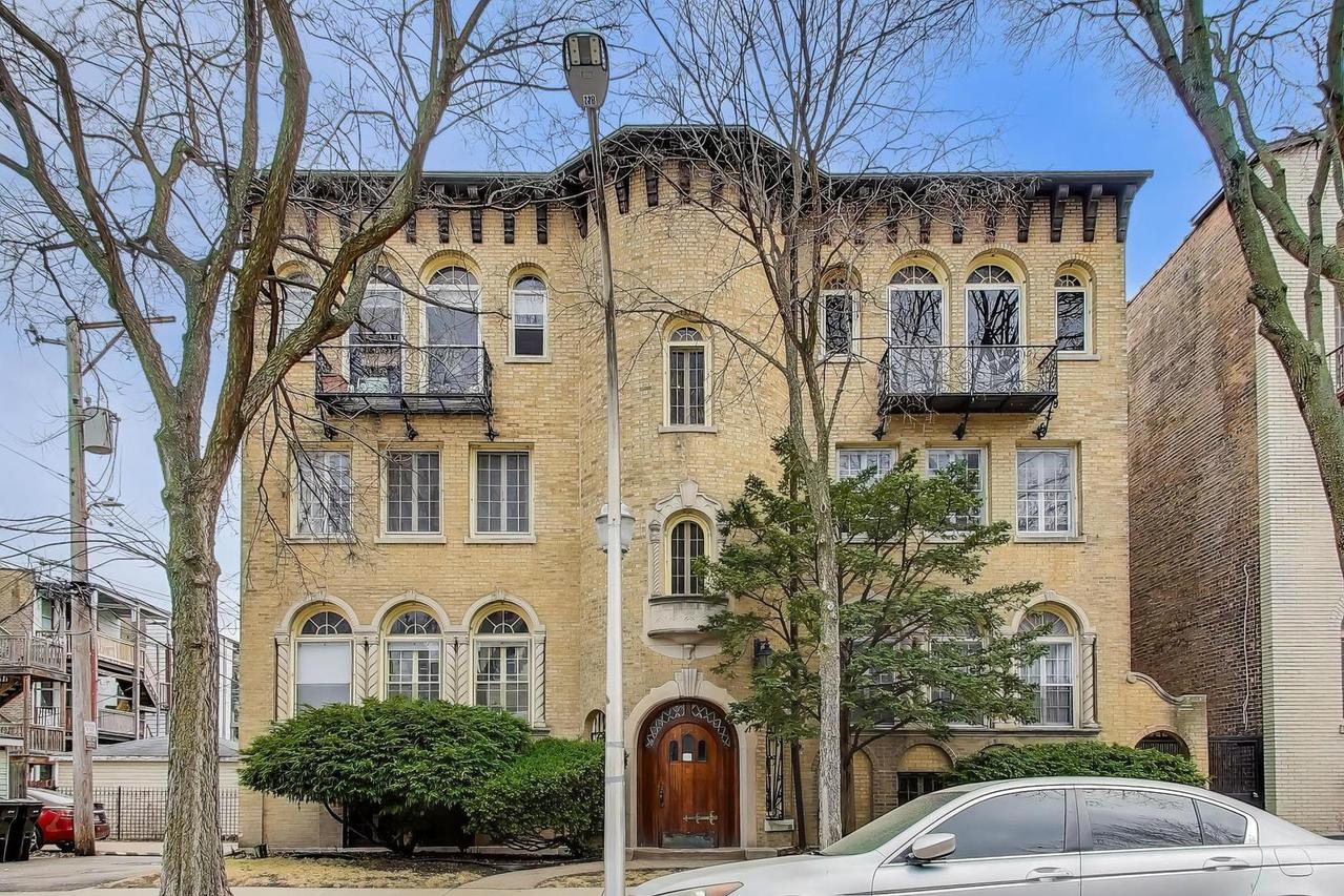 7453 N Hoyne Ave. #3S, Chicago, IL 60645