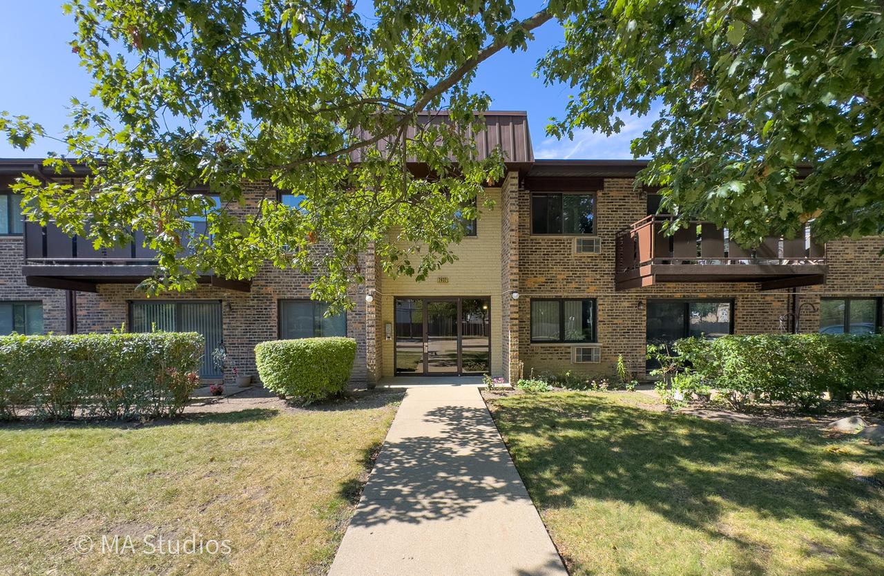 2632 N Windsor Dr. #104, Arlington Heights, IL 60004