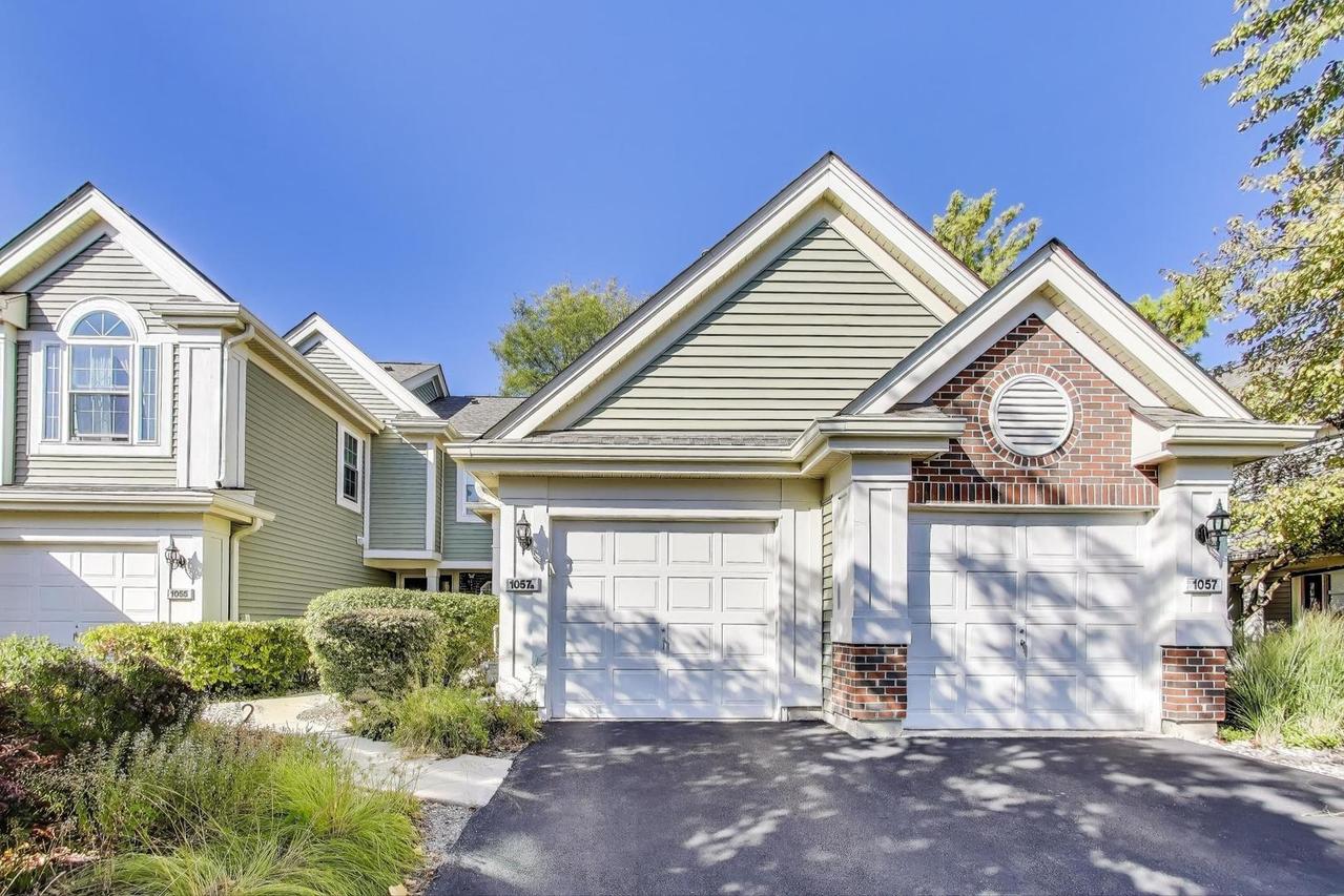 1057 Talbots Ln. #A, Elk Grove Village, IL 60007