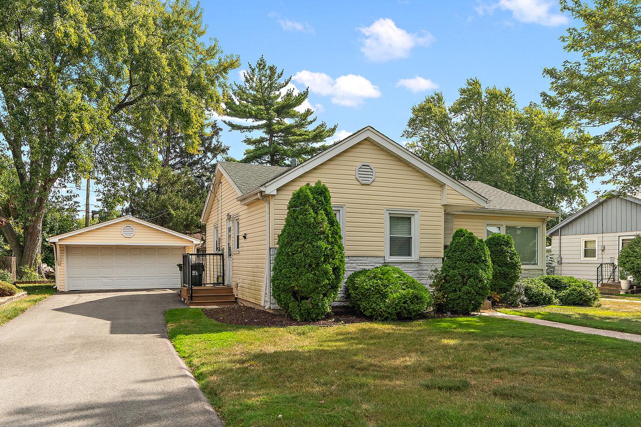 10825 Oxford Ave., Chicago Ridge, IL 60415