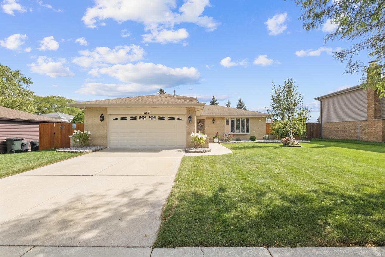 16439 Cherry Hill Ave., Tinley Park, IL 60487