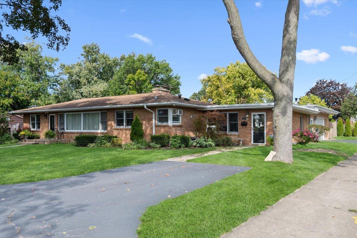 353 E Butterfield Rd., Elmhurst, IL 60126
