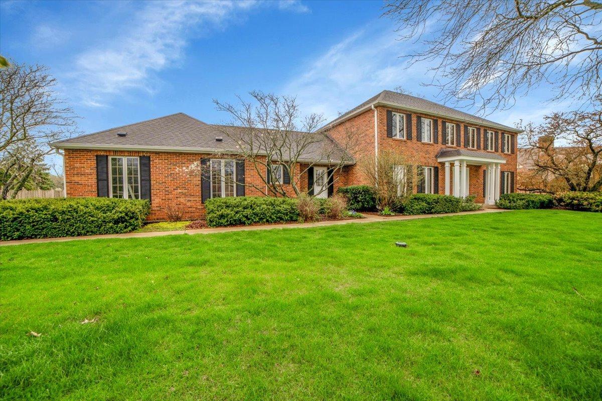 1S221 N Flanders Ln., Winfield, IL 60190