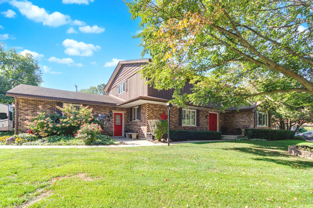 519 Oak Dr., East Dundee, IL 60118