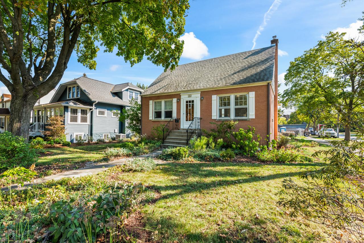 1001 N Dunton Ave., Arlington Heights, IL 60004