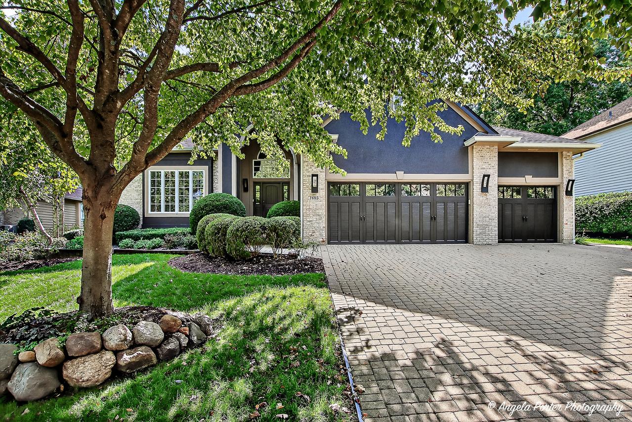7493 Bittersweet Dr., Gurnee, IL 60031