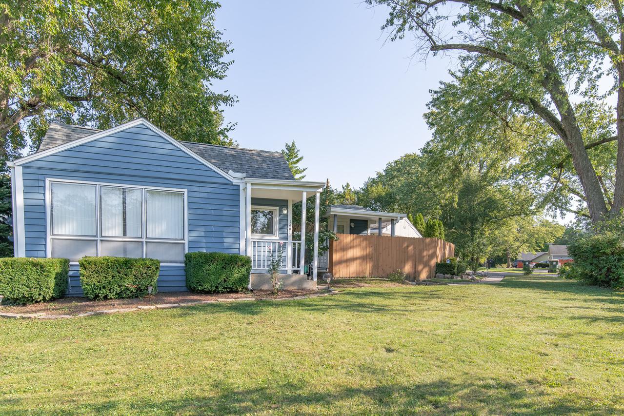 1401 Meadowbrook Dr., Round Lake Beach, IL 60073