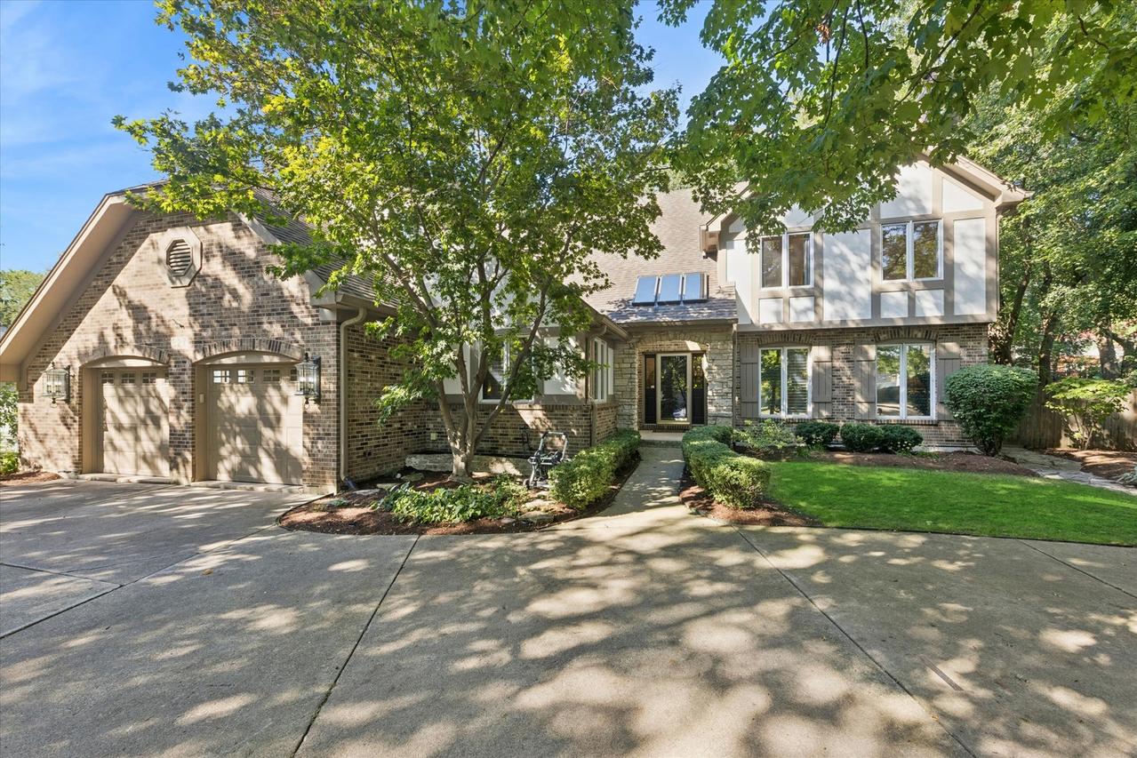 327 Bonnie Brae Rd., Hinsdale, IL 60521