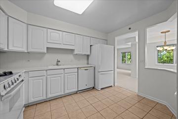 650 Laurel Ave. #303, Highland Park, IL 60035