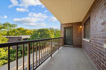 650 Laurel Ave. #303, Highland Park, IL 60035