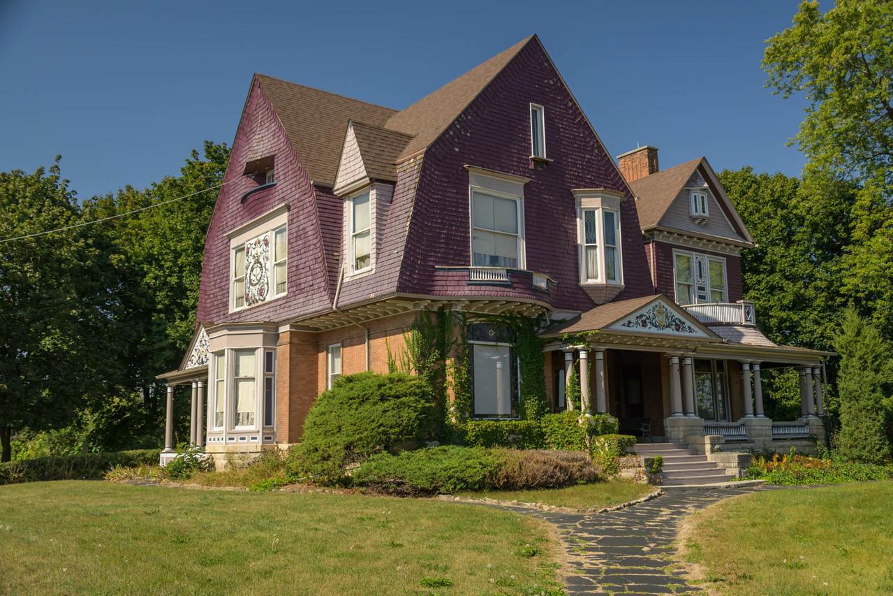 4 N Jackson St., Elgin, IL 60123