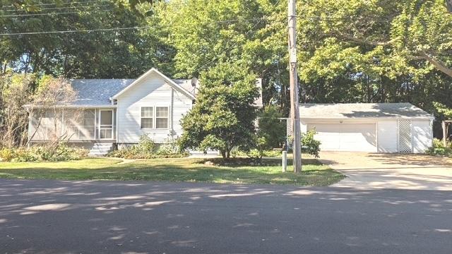 817 Chestnut Ave., Dixon, IL 61021