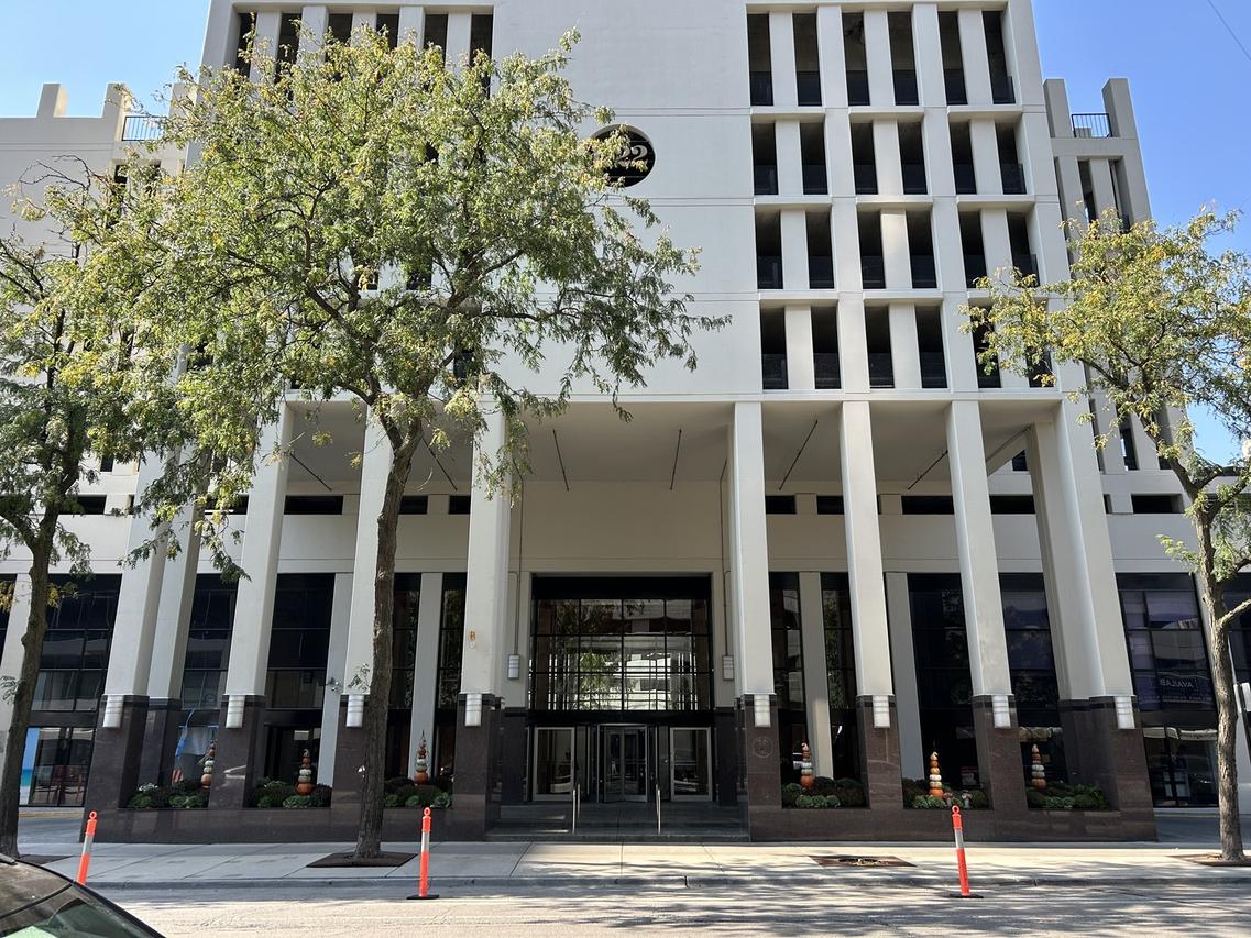 1122 N Clark St. #609, Chicago, IL 60610