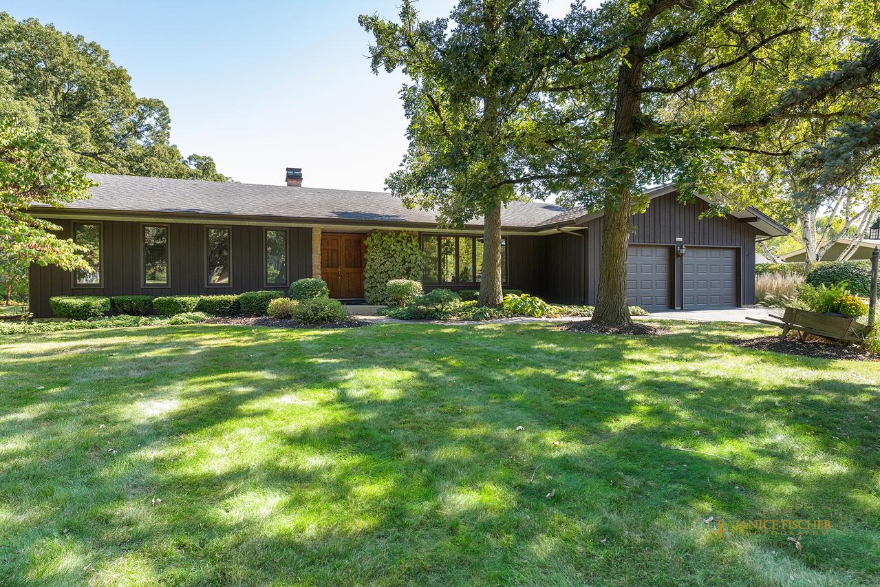 8N465 Shady Ln., Elgin, IL 60124