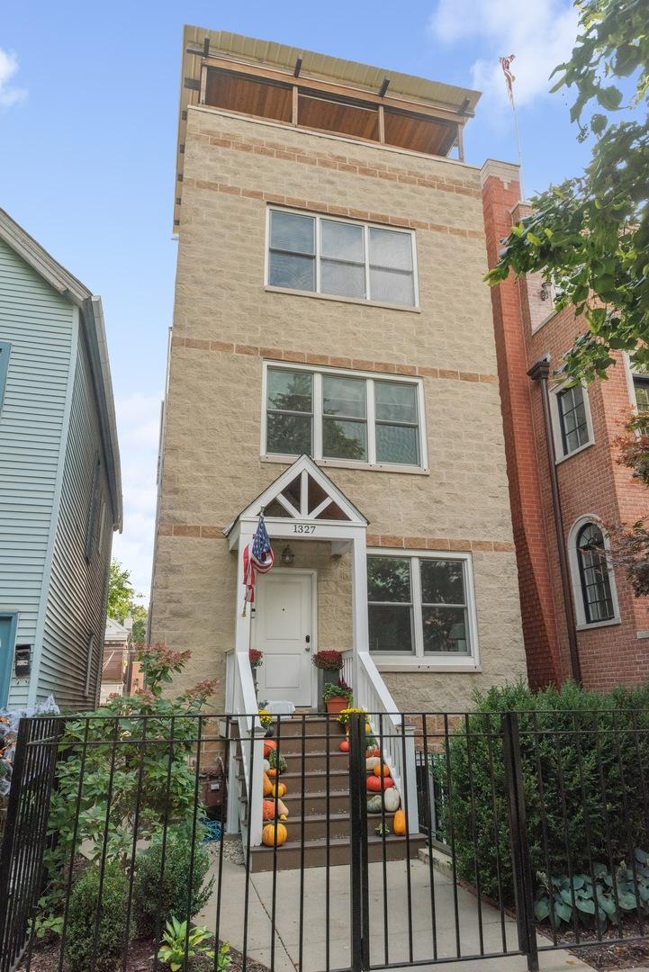 1327 W Roscoe St. #2, Chicago, IL 60657