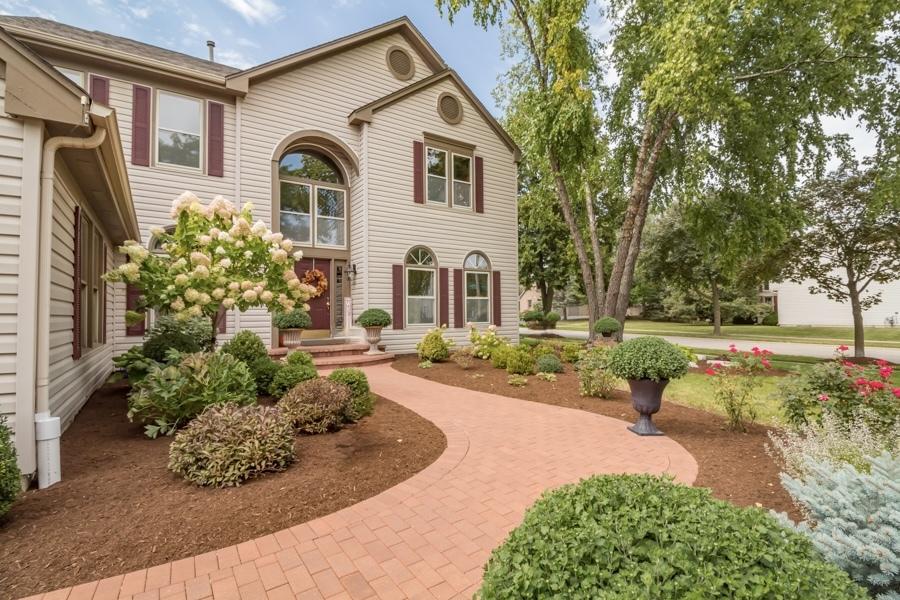 1582 Dogwood Dr., Crystal Lake, IL 60014