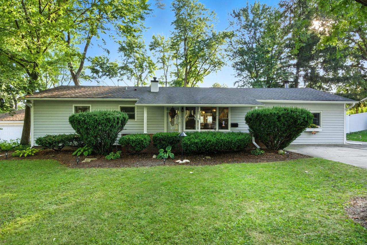 1316 Brandywine Cir., Batavia, IL 60510