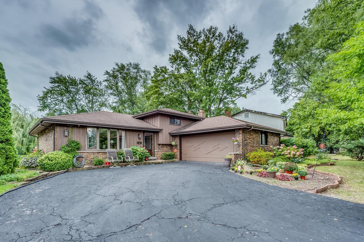 21W211 North Ln., Itasca, IL 60143